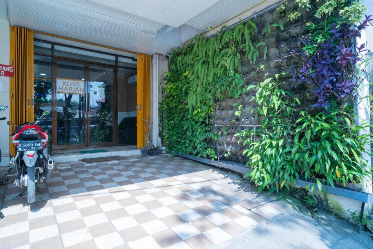 Reddoorz Plus Syariah Near Pasar Turi Surabaya Exterior foto