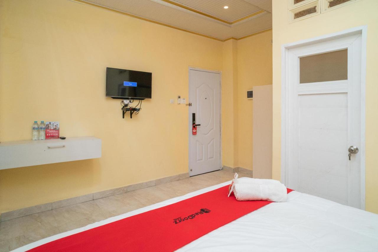 Reddoorz Plus Syariah Near Pasar Turi Surabaya Exterior foto